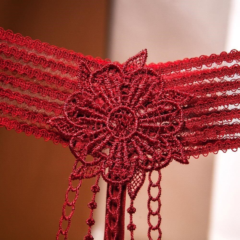 Qinning yaqindan klitorisi Bir vaqtning ozida beshta sikni sorish (faqat fotosurat)